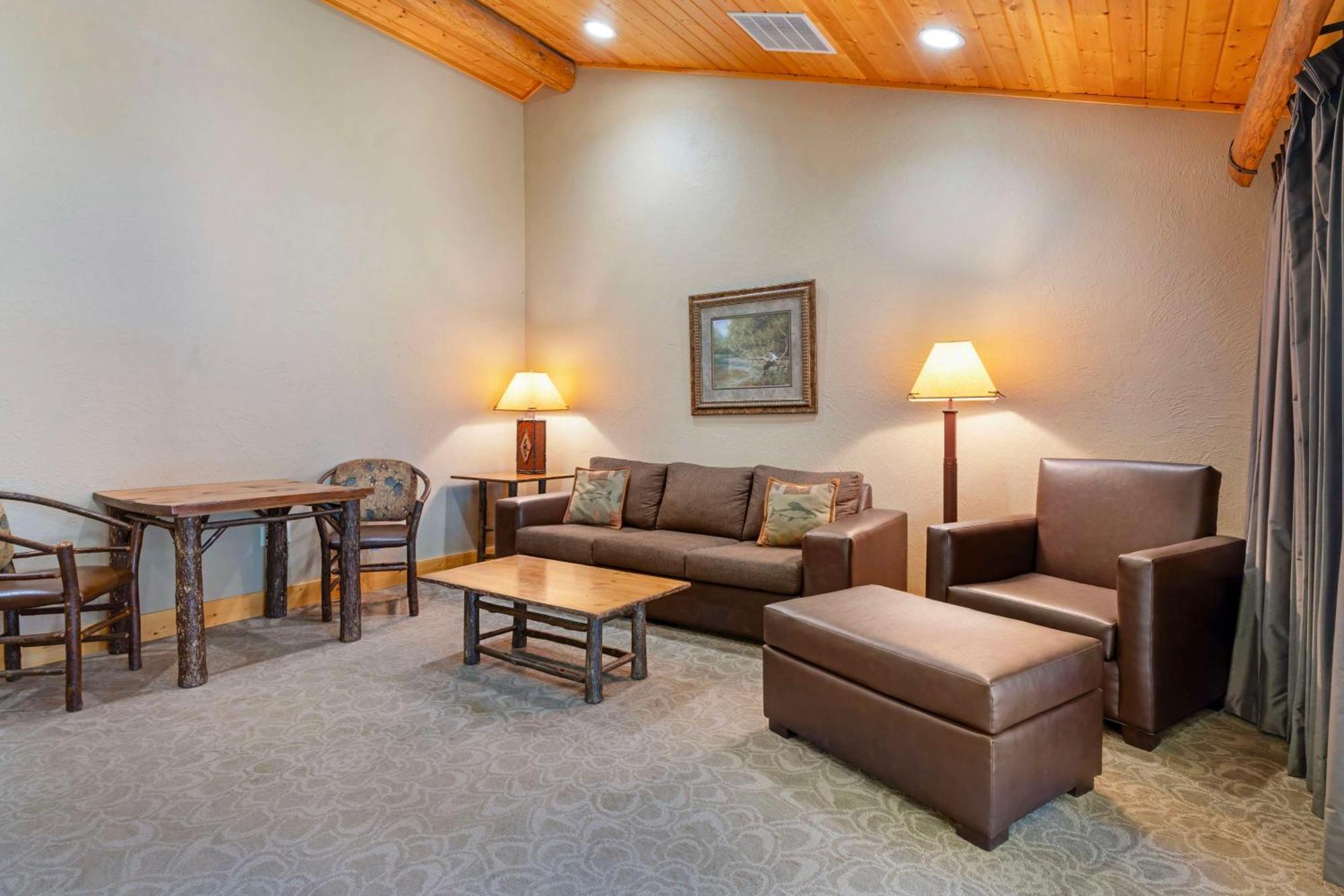 King Suite with Sofa Bed and Jetted Tub